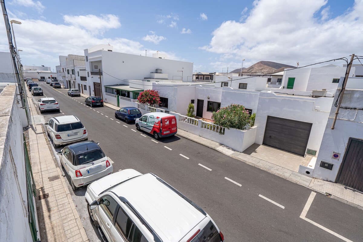 5 bedroom Villa for sale in San Bartolome - € 285,000 (Ref: 10040256)