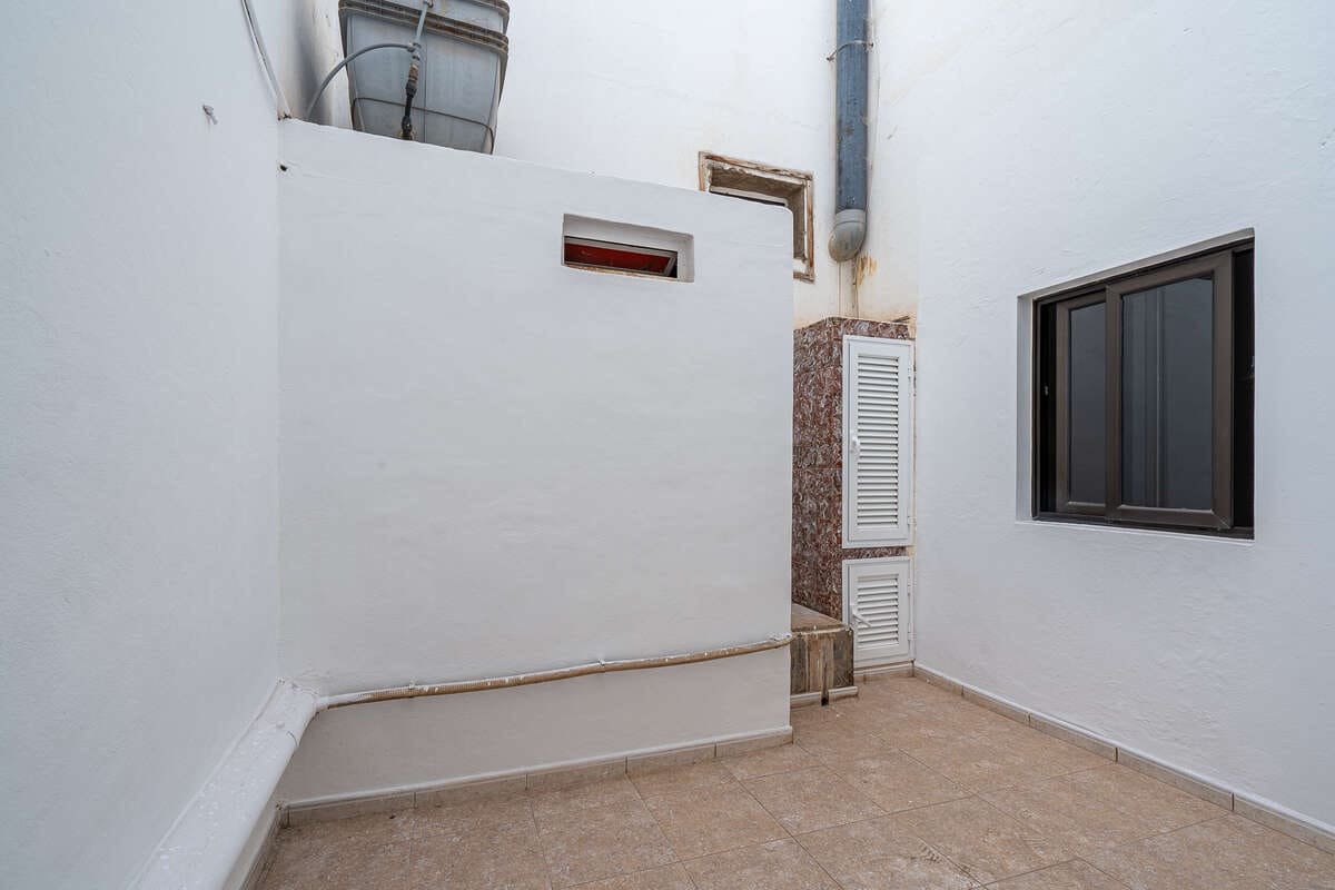 2 bedroom Flat for sale in Arrecife - € 210,000 (Ref: 10097448)