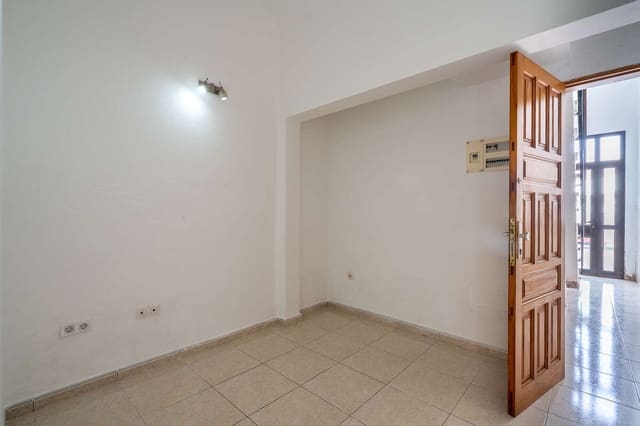 2 bedroom Flat for sale in Arrecife - € 210,000 (Ref: 10097448)