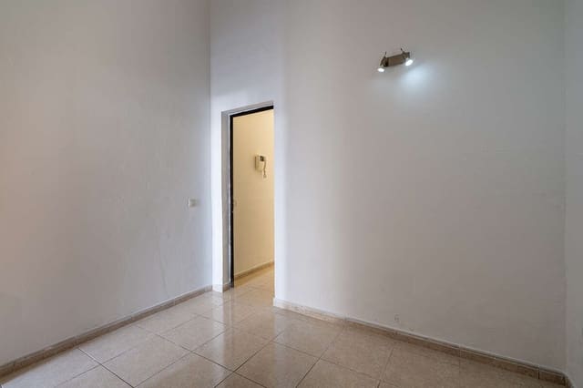 2 bedroom Flat for sale in Arrecife - € 210,000 (Ref: 10097448)