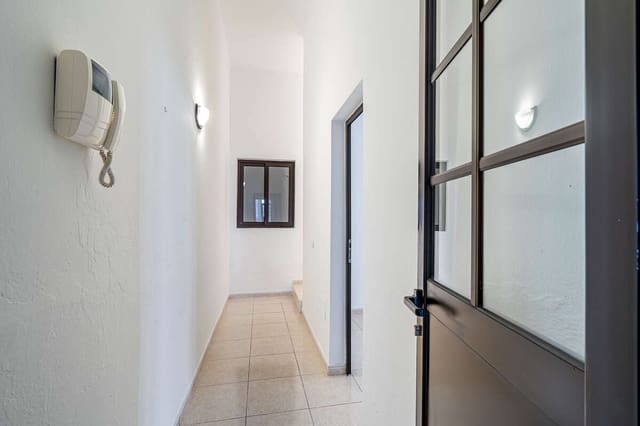 2 bedroom Flat for sale in Arrecife - € 210,000 (Ref: 10097448)