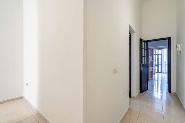 2 bedroom Flat for sale in Arrecife - € 210,000 (Ref: 10097448)