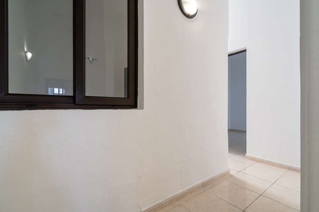 2 bedroom Flat for sale in Arrecife - € 210,000 (Ref: 10097448)