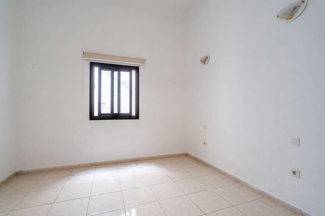 2 bedroom Flat for sale in Arrecife - € 210,000 (Ref: 10097448)