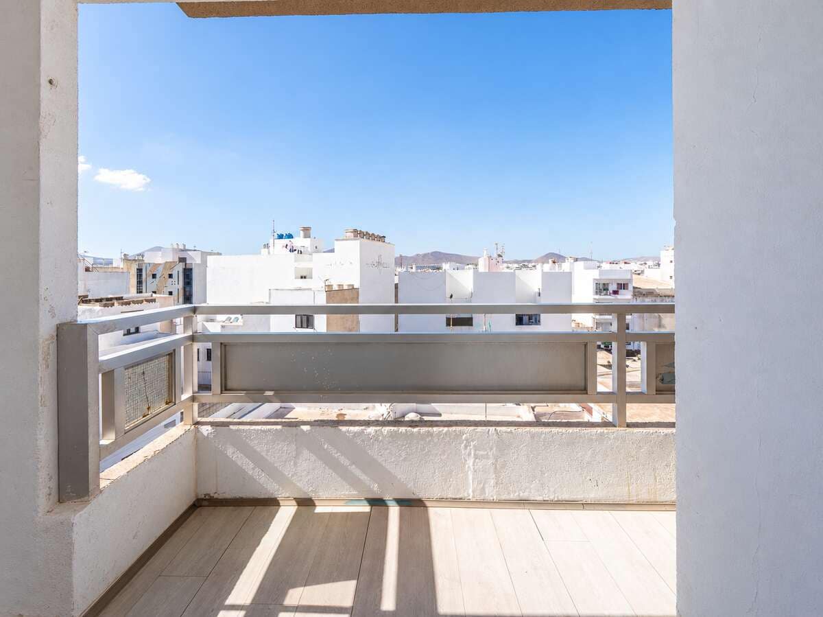 2 bedroom Flat for sale in Arrecife - € 195,000 (Ref: 10131046)