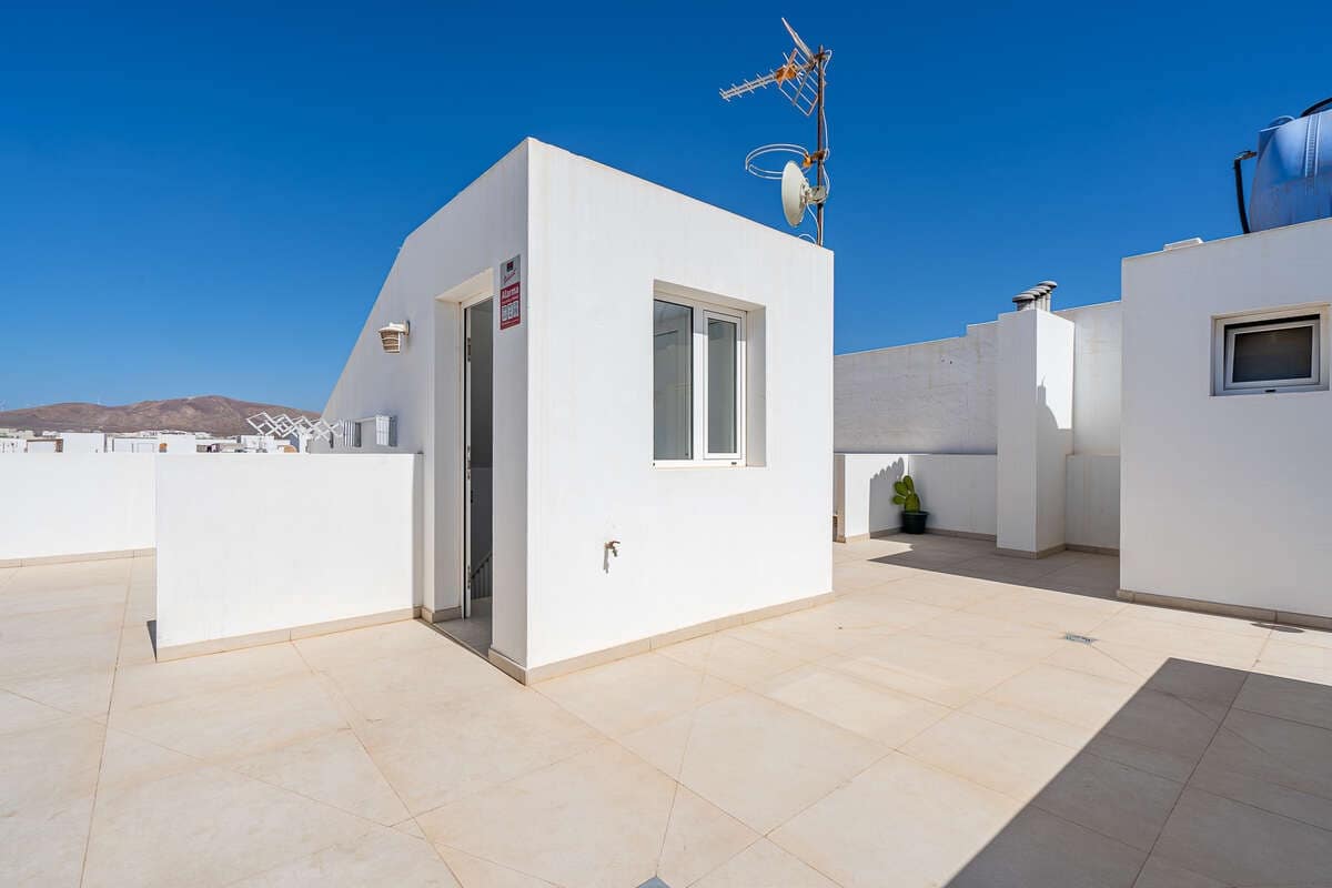 2 bedroom Flat for sale in Arrecife - € 168,000 (Ref: 10131047)