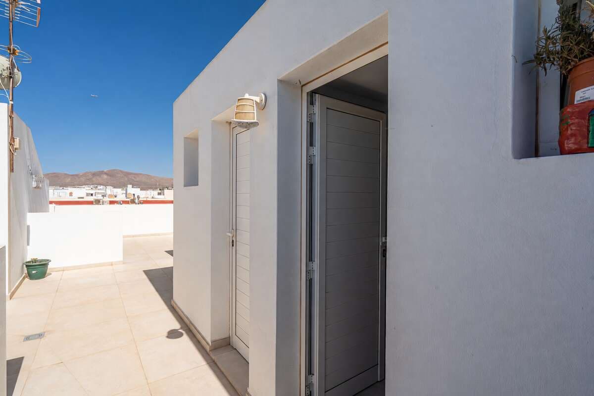 2 bedroom Flat for sale in Arrecife - € 168,000 (Ref: 10131047)