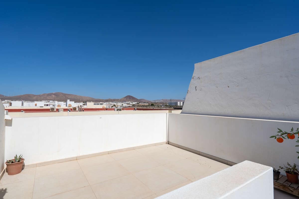 2 bedroom Flat for sale in Arrecife - € 168,000 (Ref: 10131047)