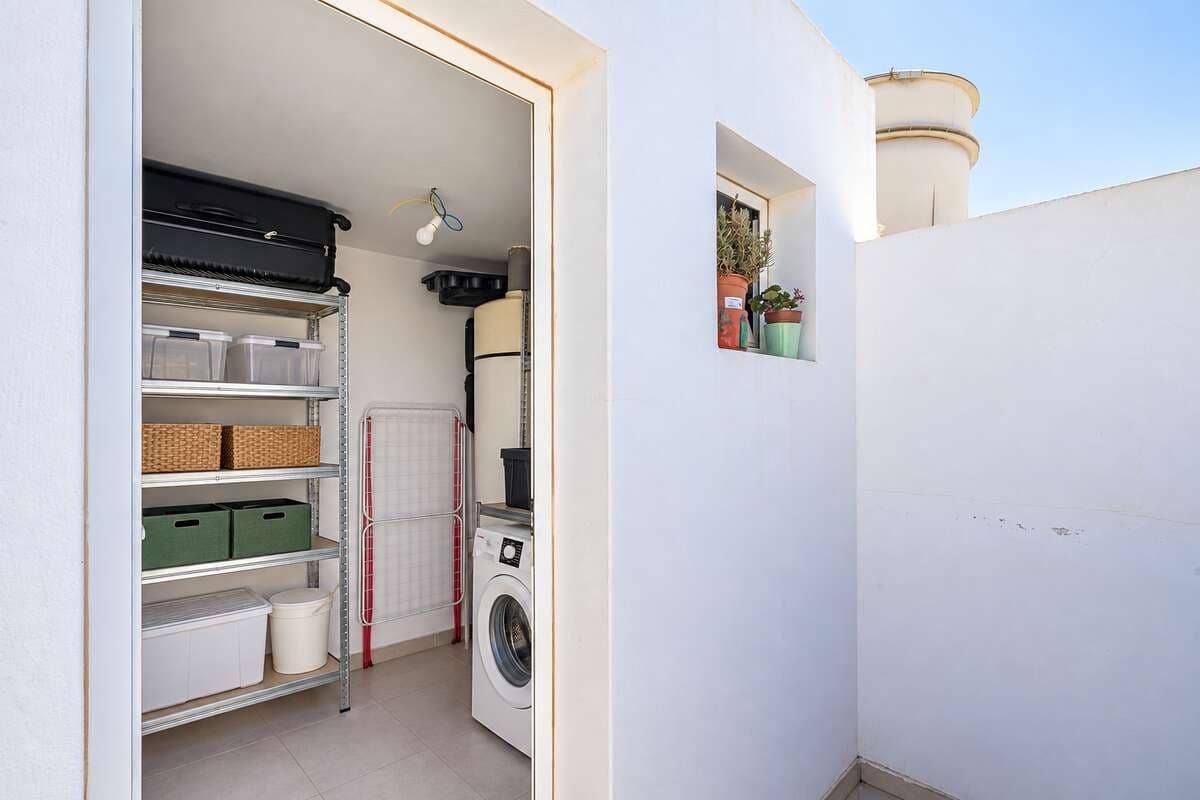2 bedroom Flat for sale in Arrecife - € 168,000 (Ref: 10131047)