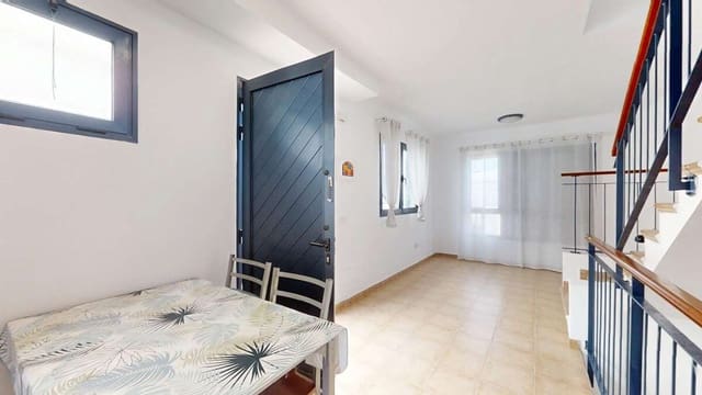 2 slaapkamer Halfvrijstaande villa te koop in Orzola, Haría - € 245.000 (Ref: 10138995)