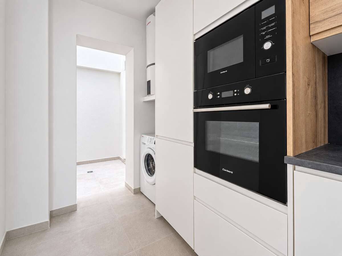 2 bedroom Flat for sale in Arrecife - € 299,000 (Ref: 10157098)