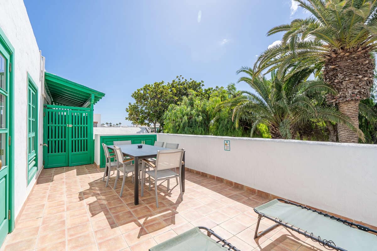 2 bedroom Apartment for sale in Costa Teguise - € 399,000 (Ref: 10157100)