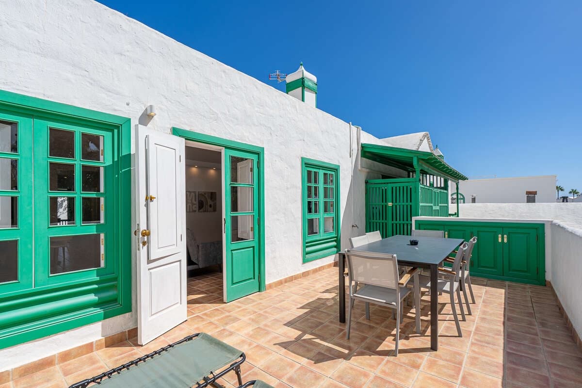 2 bedroom Apartment for sale in Costa Teguise - € 399,000 (Ref: 10157100)