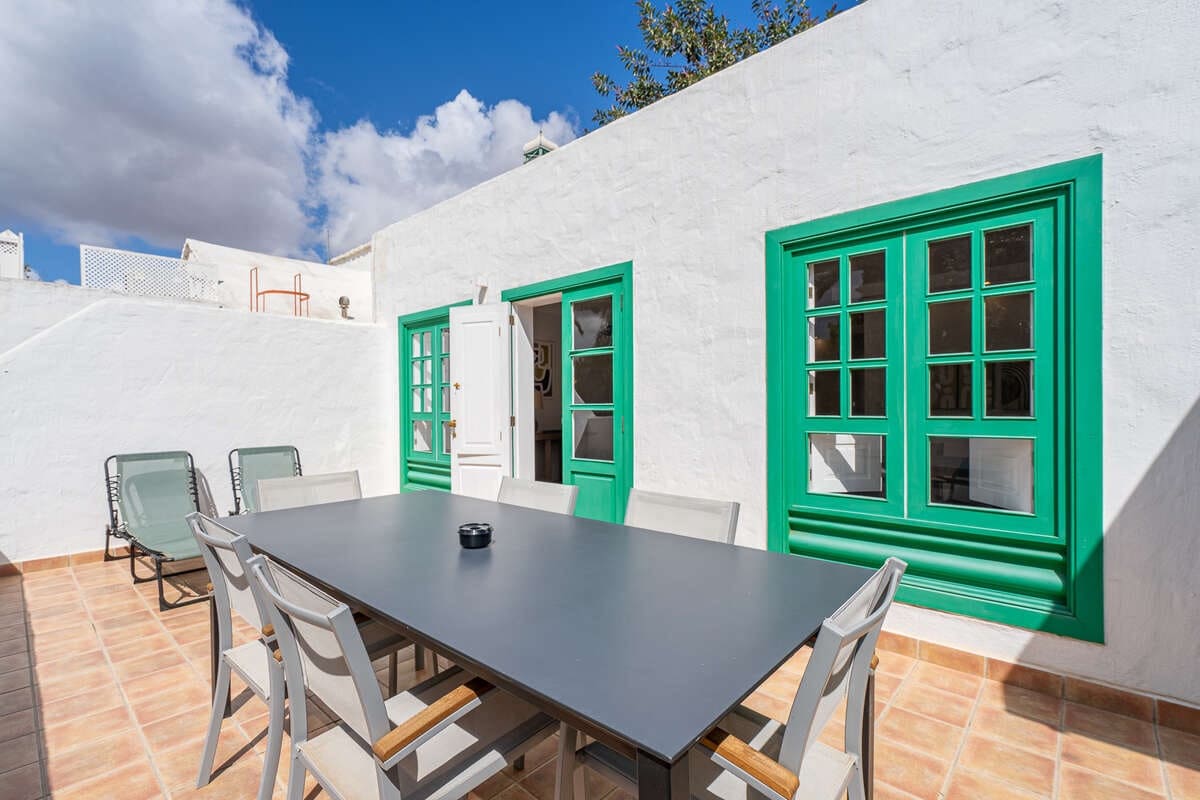 2 bedroom Apartment for sale in Costa Teguise - € 399,000 (Ref: 10157100)