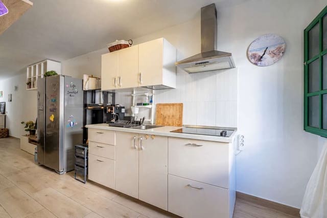1 soverom Leilighet til salgs i Caleta de Famara, Teguise - € 295 000 (Ref: 10170447)