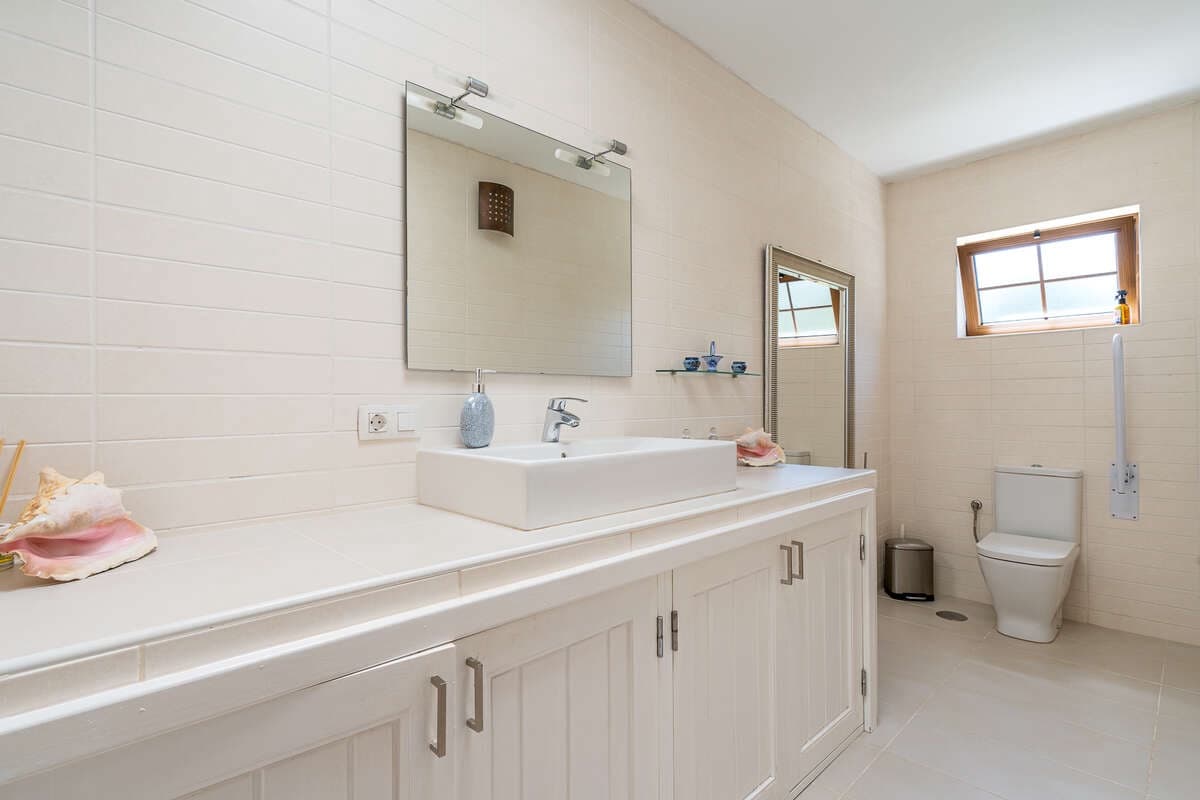 5 bedroom Villa for sale in Masdache with garage - € 685,000 (Ref: 10174847)