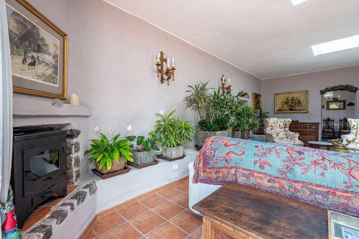 5 bedroom Villa for sale in Masdache with garage - € 685,000 (Ref: 10174847)