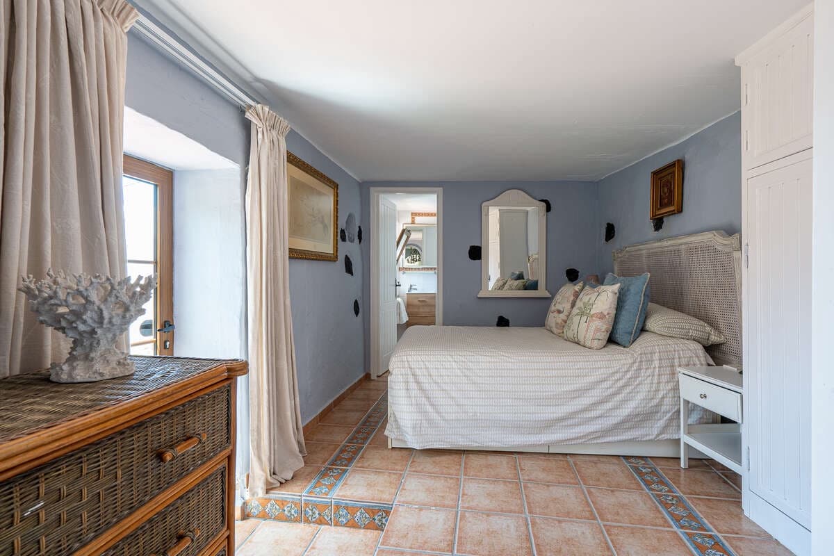 5 bedroom Villa for sale in Masdache with garage - € 685,000 (Ref: 10174847)