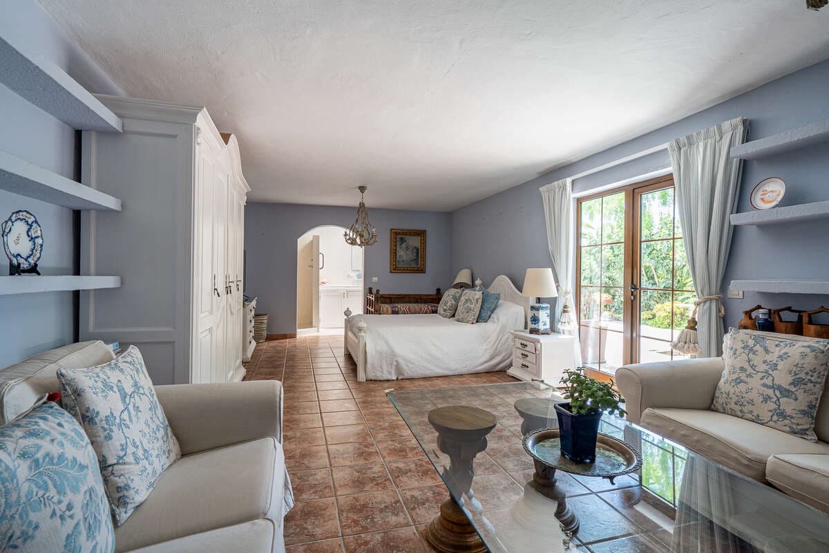 5 bedroom Villa for sale in Masdache with garage - € 685,000 (Ref: 10174847)