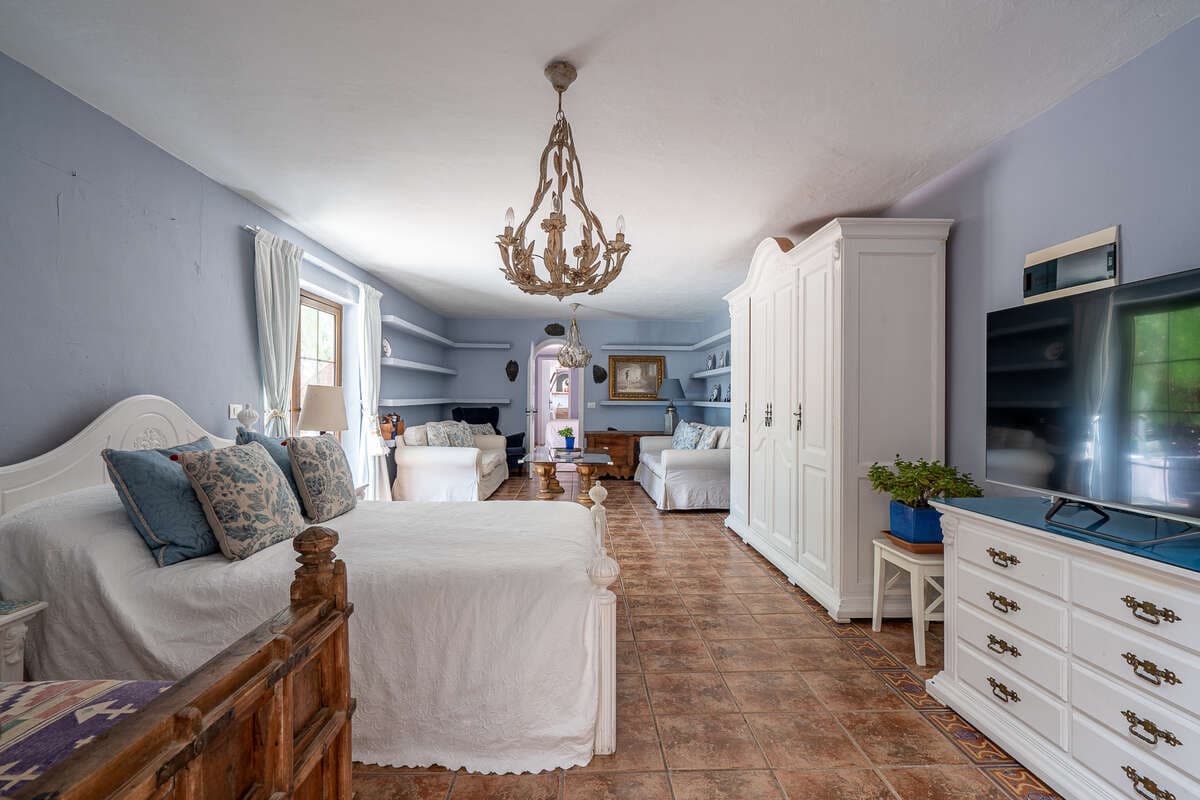 5 bedroom Villa for sale in Masdache with garage - € 685,000 (Ref: 10174847)