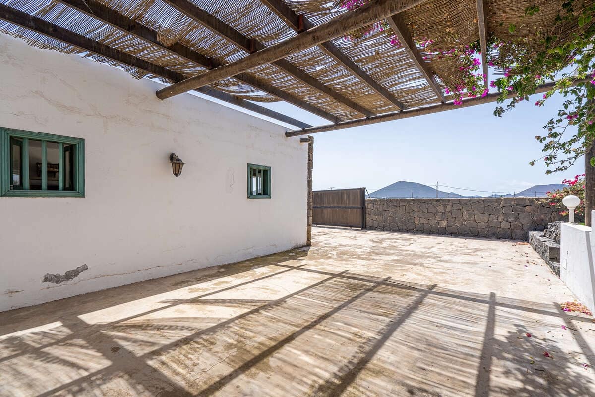 5 bedroom Villa for sale in Masdache with garage - € 685,000 (Ref: 10174847)