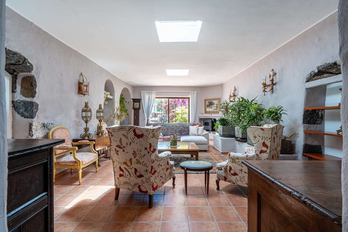 5 bedroom Villa for sale in Masdache with garage - € 685,000 (Ref: 10174847)