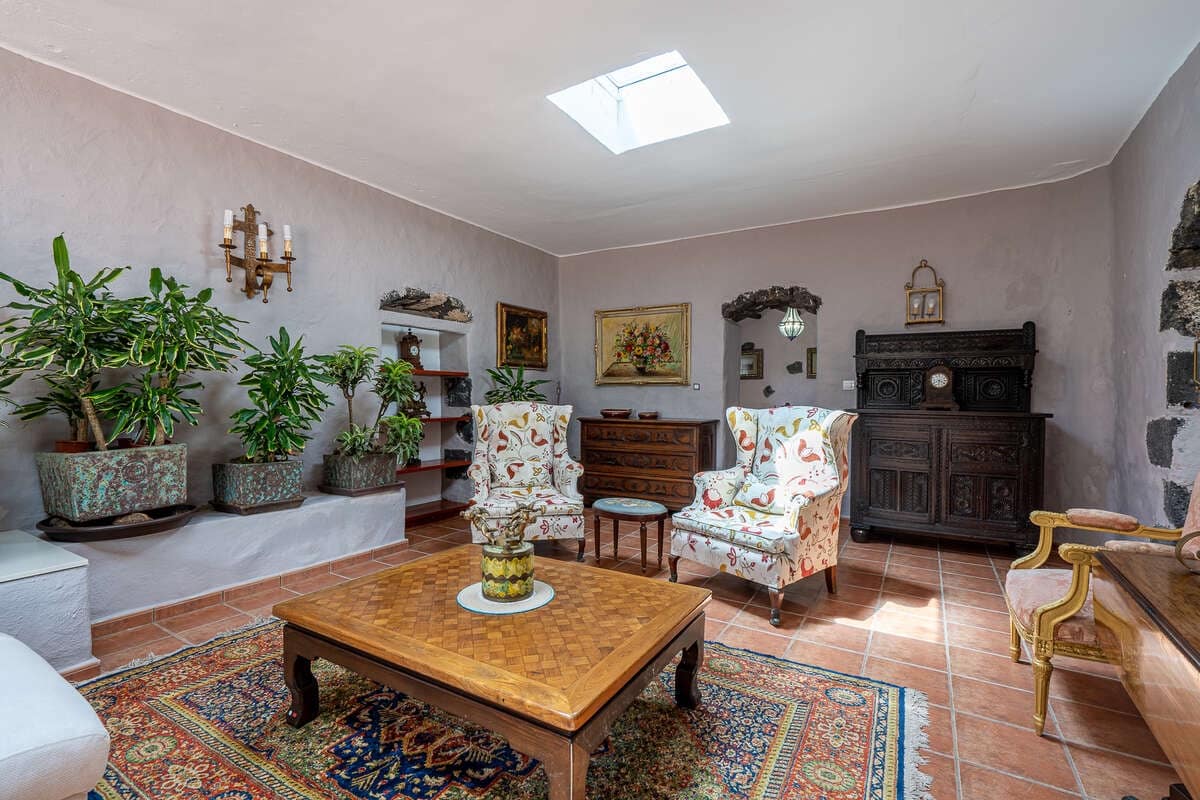 5 bedroom Villa for sale in Masdache with garage - € 685,000 (Ref: 10174847)