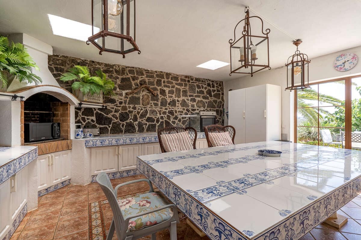 5 bedroom Villa for sale in Masdache with garage - € 685,000 (Ref: 10174847)