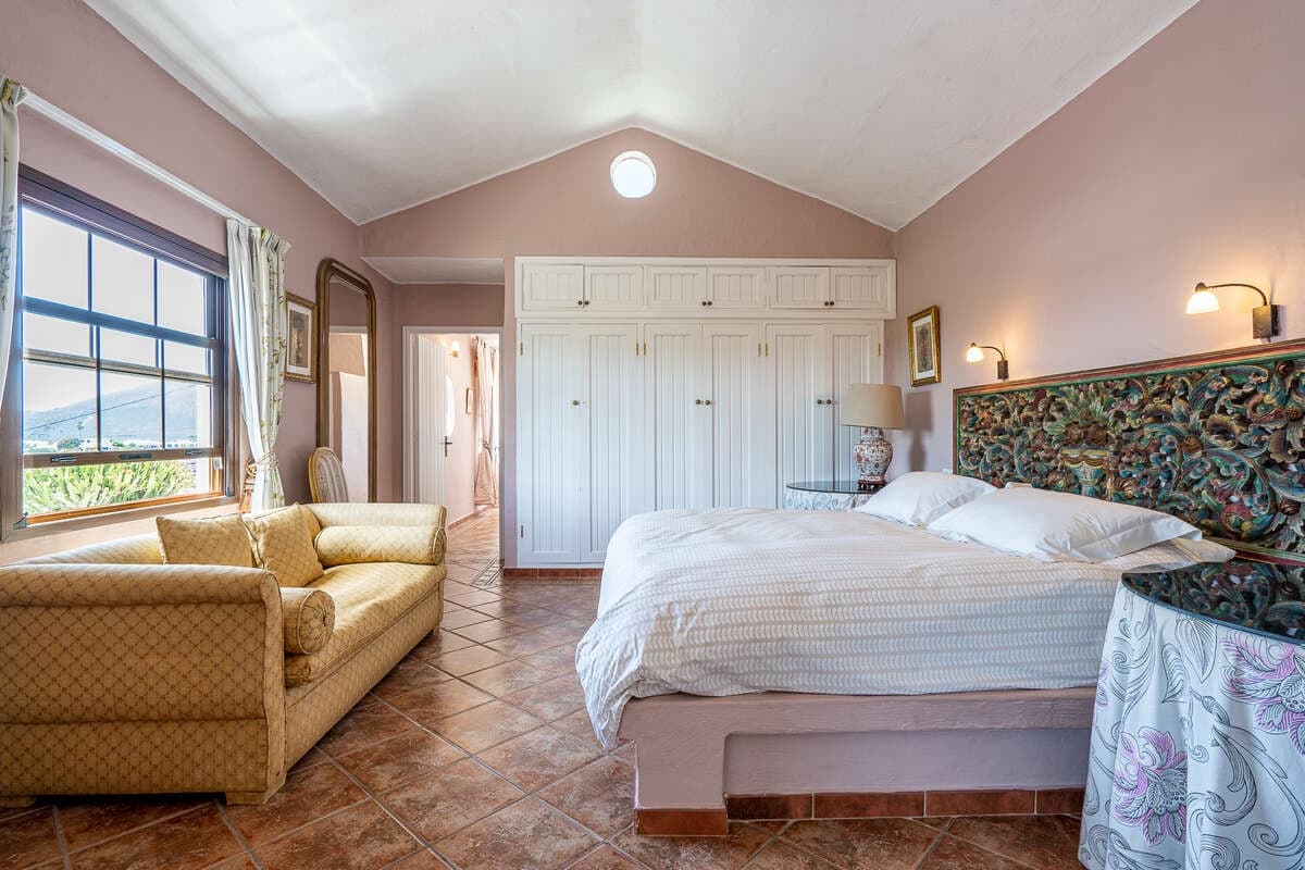 5 bedroom Villa for sale in Masdache with garage - € 685,000 (Ref: 10174847)