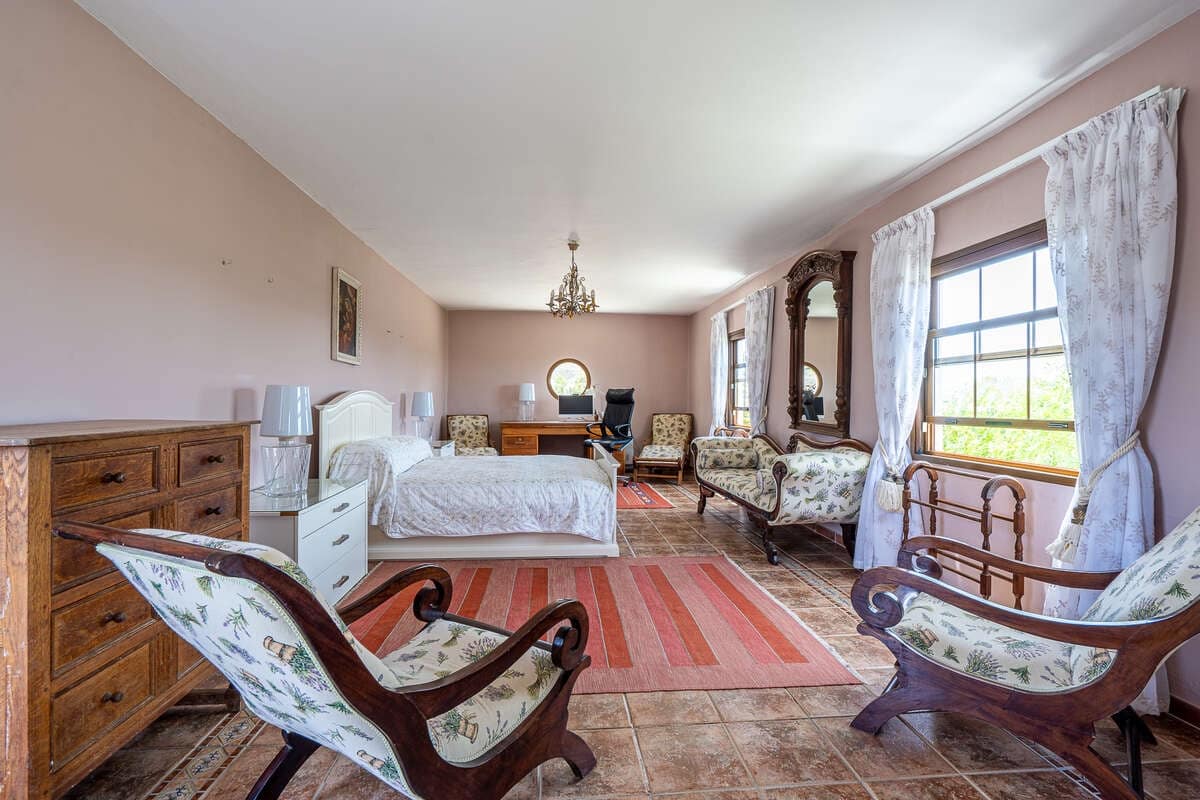 5 bedroom Villa for sale in Masdache with garage - € 685,000 (Ref: 10174847)