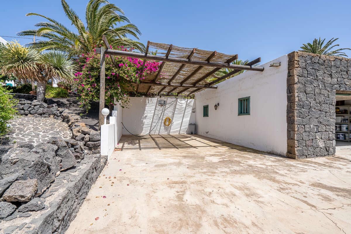 5 bedroom Villa for sale in Masdache with garage - € 685,000 (Ref: 10174847)