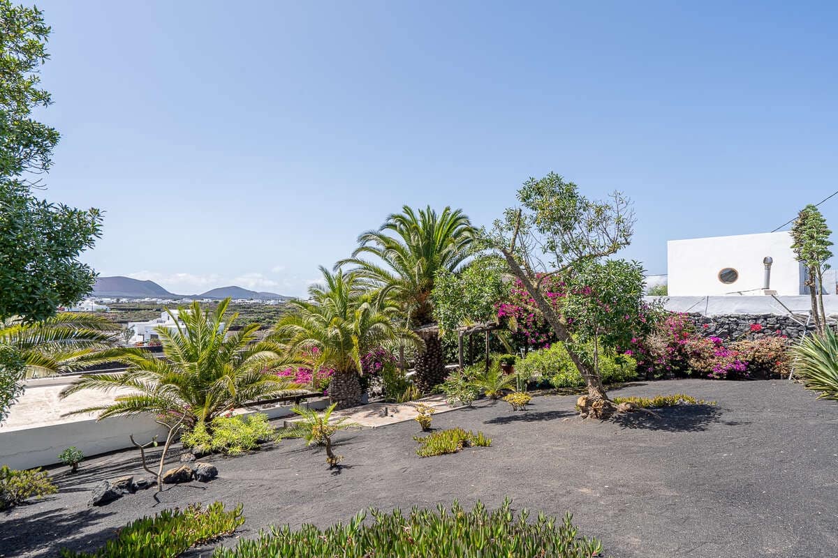 5 bedroom Villa for sale in Masdache with garage - € 685,000 (Ref: 10174847)