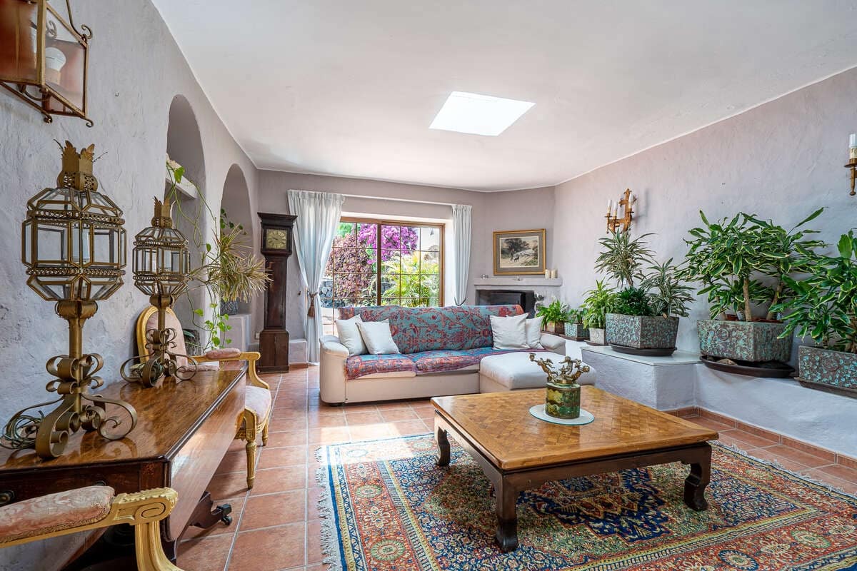 5 bedroom Villa for sale in Masdache with garage - € 685,000 (Ref: 10174847)