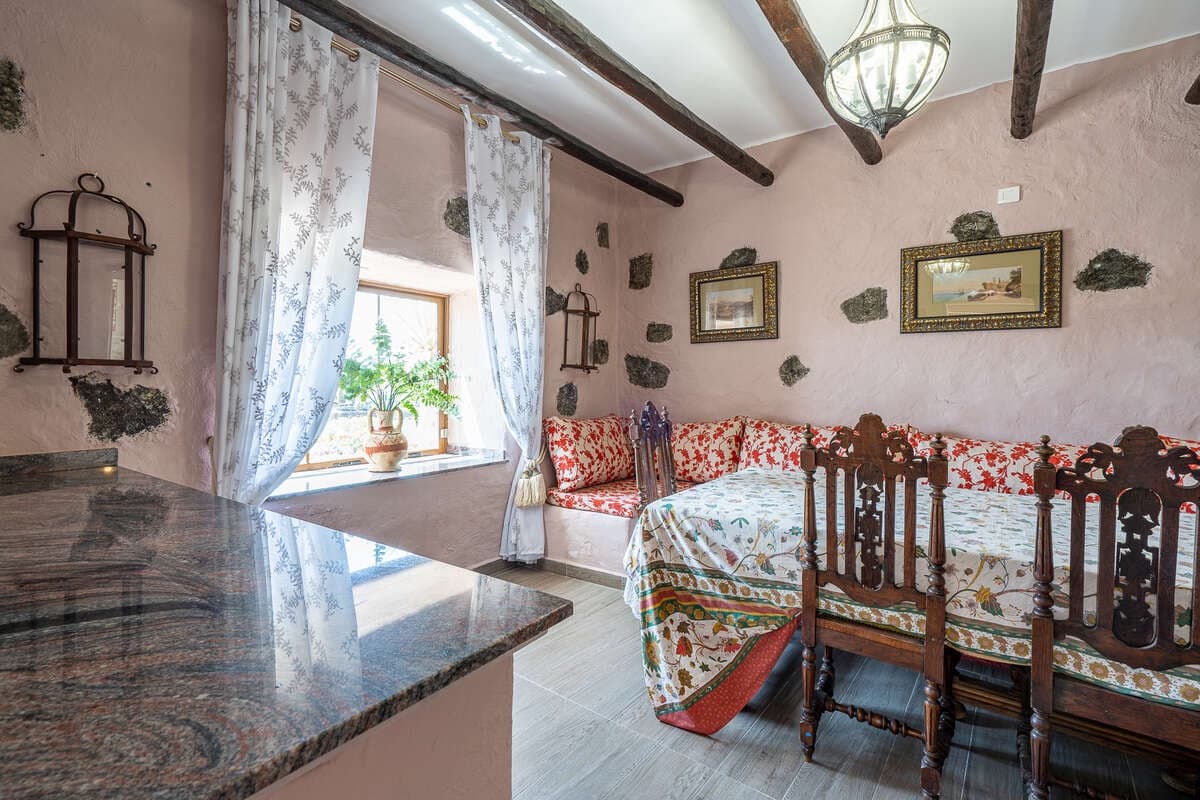 5 bedroom Villa for sale in Masdache with garage - € 685,000 (Ref: 10174847)