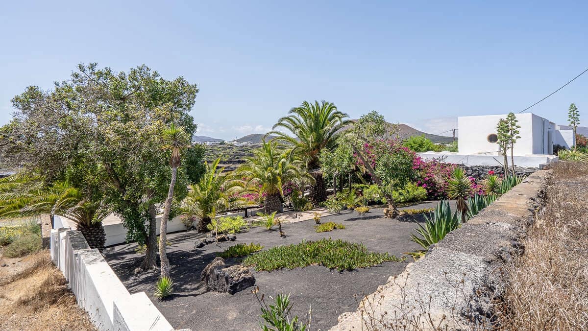 5 bedroom Villa for sale in Masdache with garage - € 685,000 (Ref: 10174847)