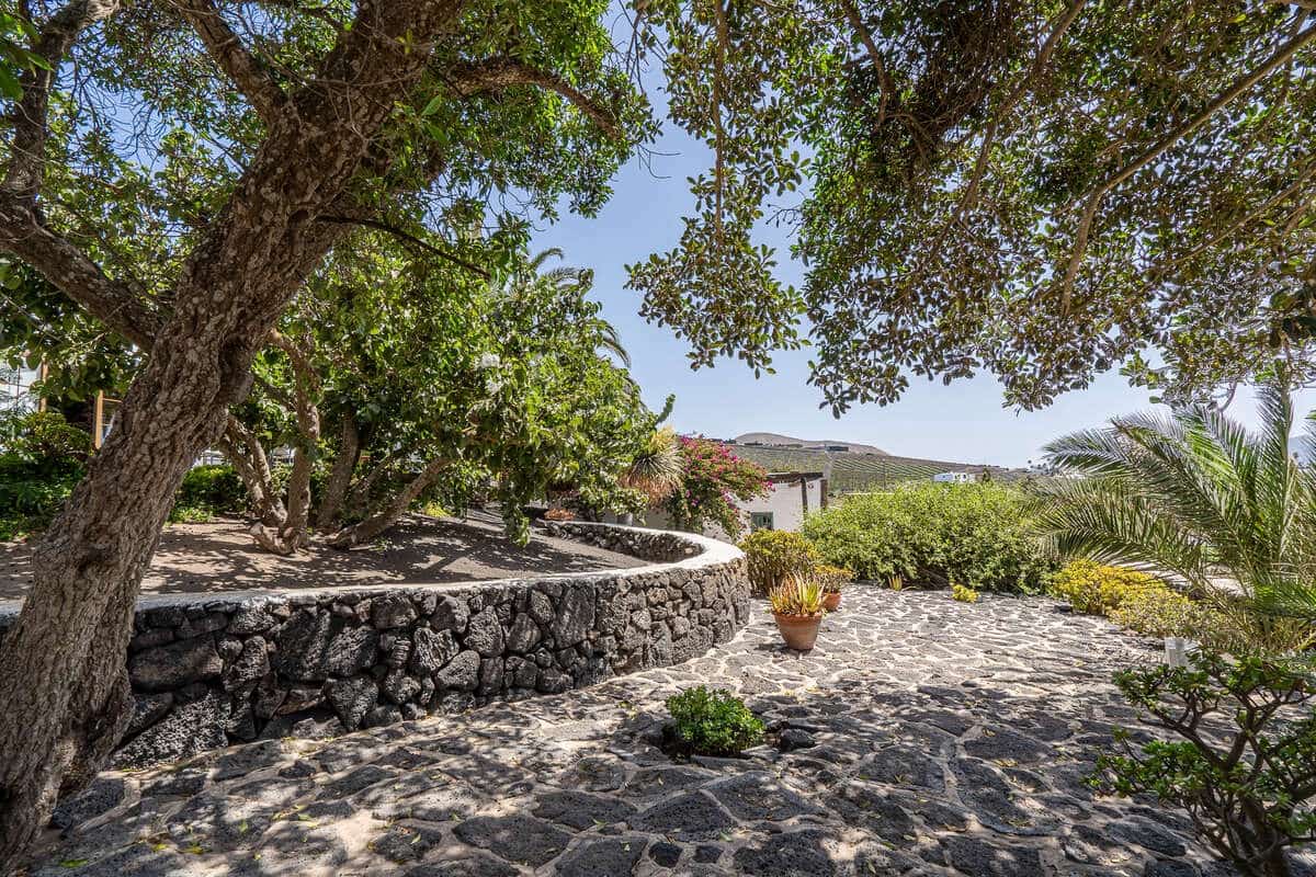 5 bedroom Villa for sale in Masdache with garage - € 685,000 (Ref: 10174847)