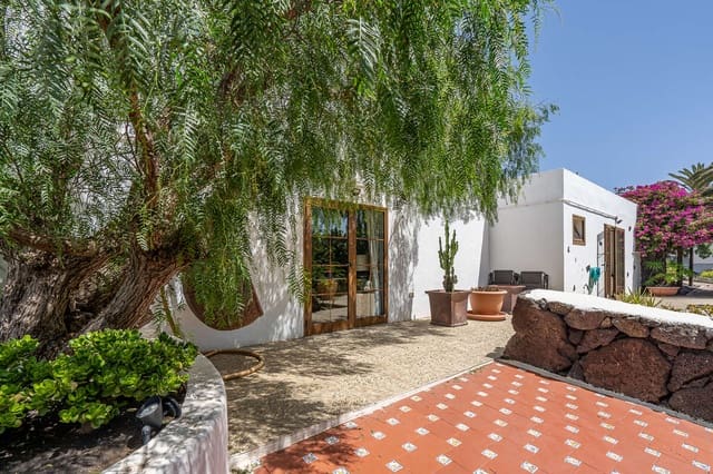 5 bedroom Villa for sale in Masdache, Tías with garage - € 685,000 (Ref: 10174847)