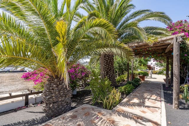 5 bedroom Villa for sale in Masdache, Tías with garage - € 685,000 (Ref: 10174847)
