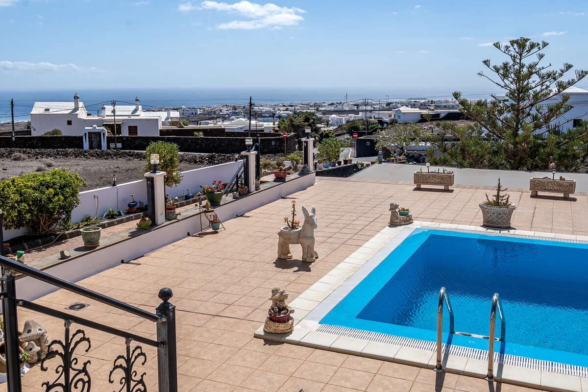 3 sypialnia Willa na sprzedaż w Tias z basenem garażem - 840 000 € (Ref: 8151783)