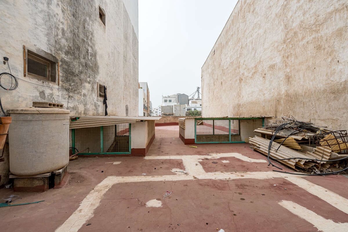 Commercial for sale in Arrecife - € 310,000 (Ref: 8494747)