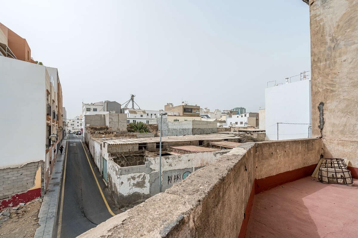 Commercial for sale in Arrecife - € 310,000 (Ref: 8494747)