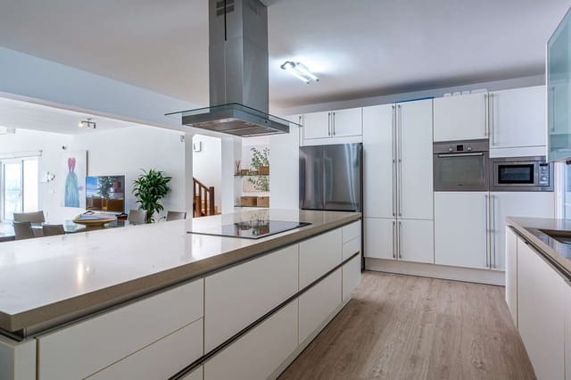 5 soverom Villa til salgs i Montaña Roja, Yaiza med svømmebasseng garasje - € 990 000 (Ref: 8616024)