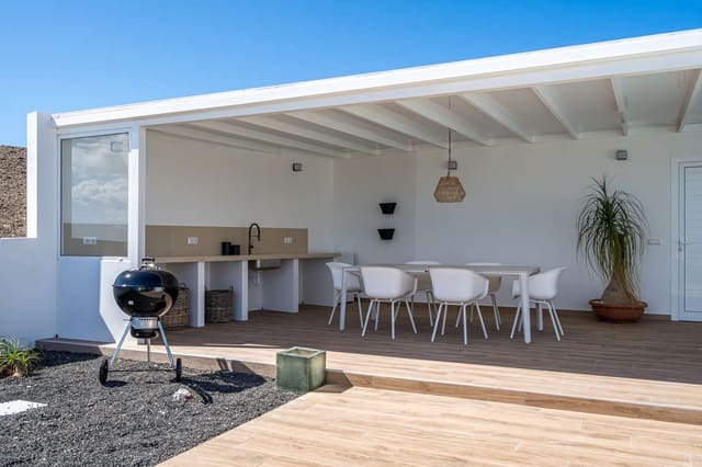 5 soverom Villa til salgs i Montaña Roja, Yaiza med svømmebasseng garasje - € 990 000 (Ref: 8616024)