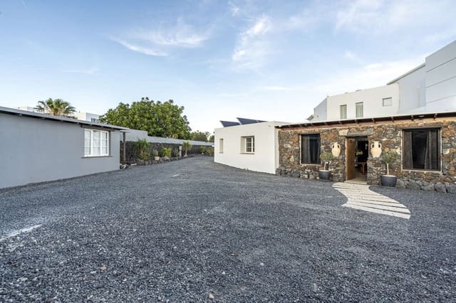 12 soveværelse Villa til salg i Macher, Tías med swimmingpool - € 2.500.000 (Ref: 8759469)