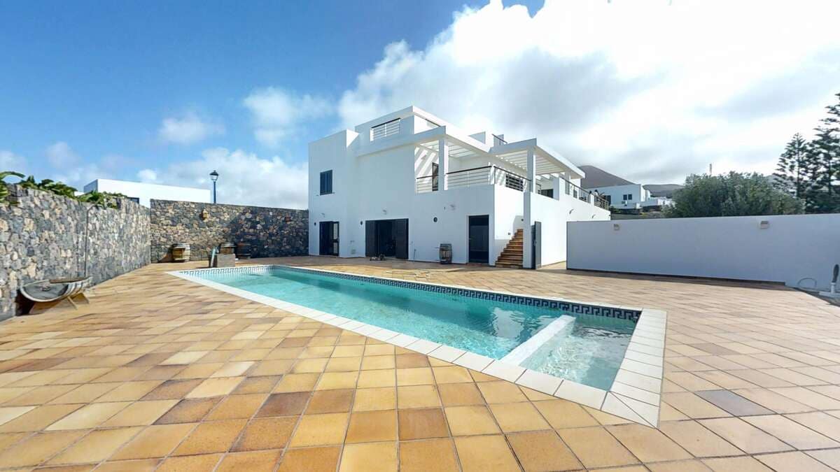 4 soveværelse Villa til salg i Las Brenas med swimmingpool garage - € 1.472.500 (Ref: 8836100)