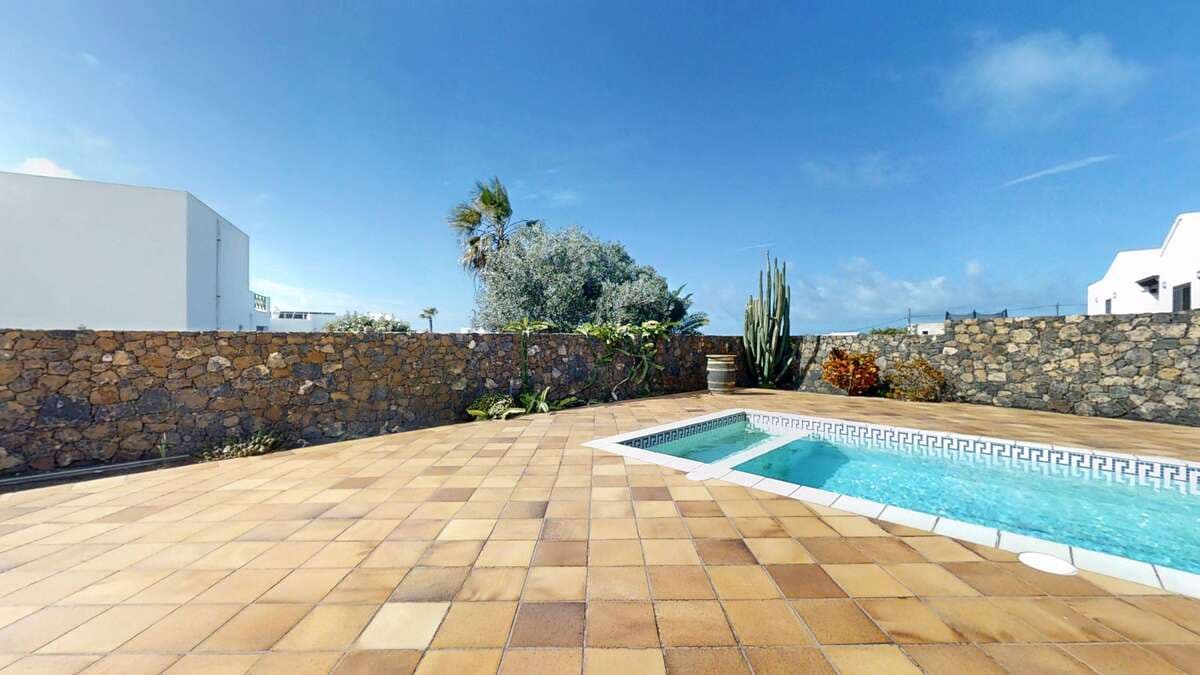 4 soveværelse Villa til salg i Las Brenas med swimmingpool garage - € 1.472.500 (Ref: 8836100)