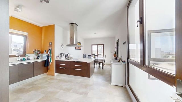 4 sypialnia Willa na sprzedaż w Las Brenas, Yaiza z basenem garażem - 1 472 500 € (Ref: 8836100)