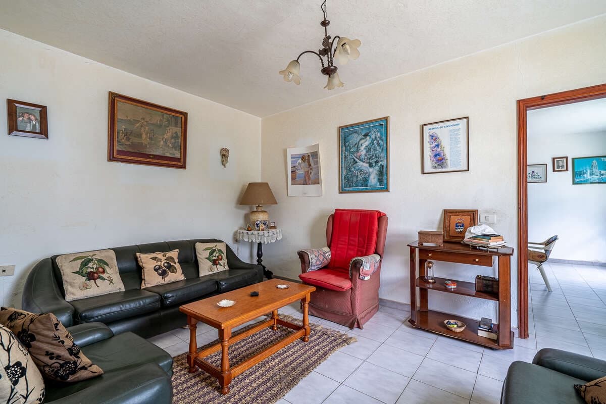 6 soveværelse Finca/Landehus til salg i Teguise med garage - € 305.000 (Ref: 8860246)