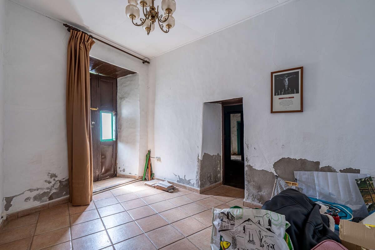 6 soveværelse Finca/Landehus til salg i Teguise med garage - € 305.000 (Ref: 8860246)