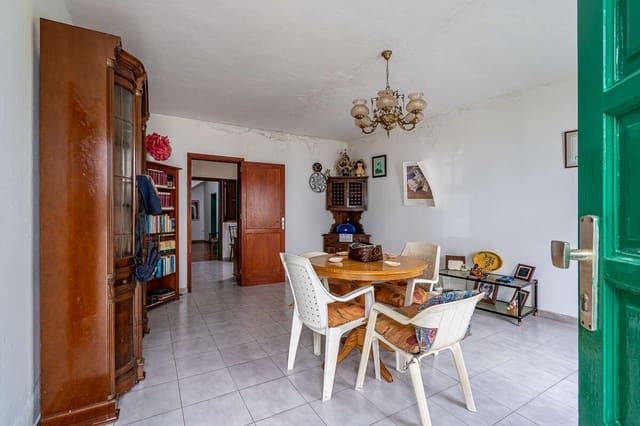 6 bedroom Finca/Country House for sale in Teguise with garage - € 305,000 (Ref: 8860246)